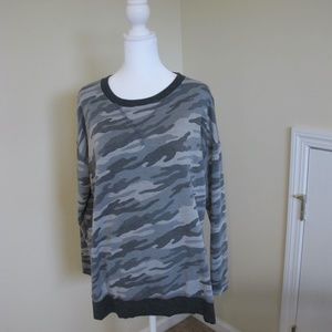 Happy Days Women's Oversized Camouflage Long Sleeve Shirt top Size Small EUC